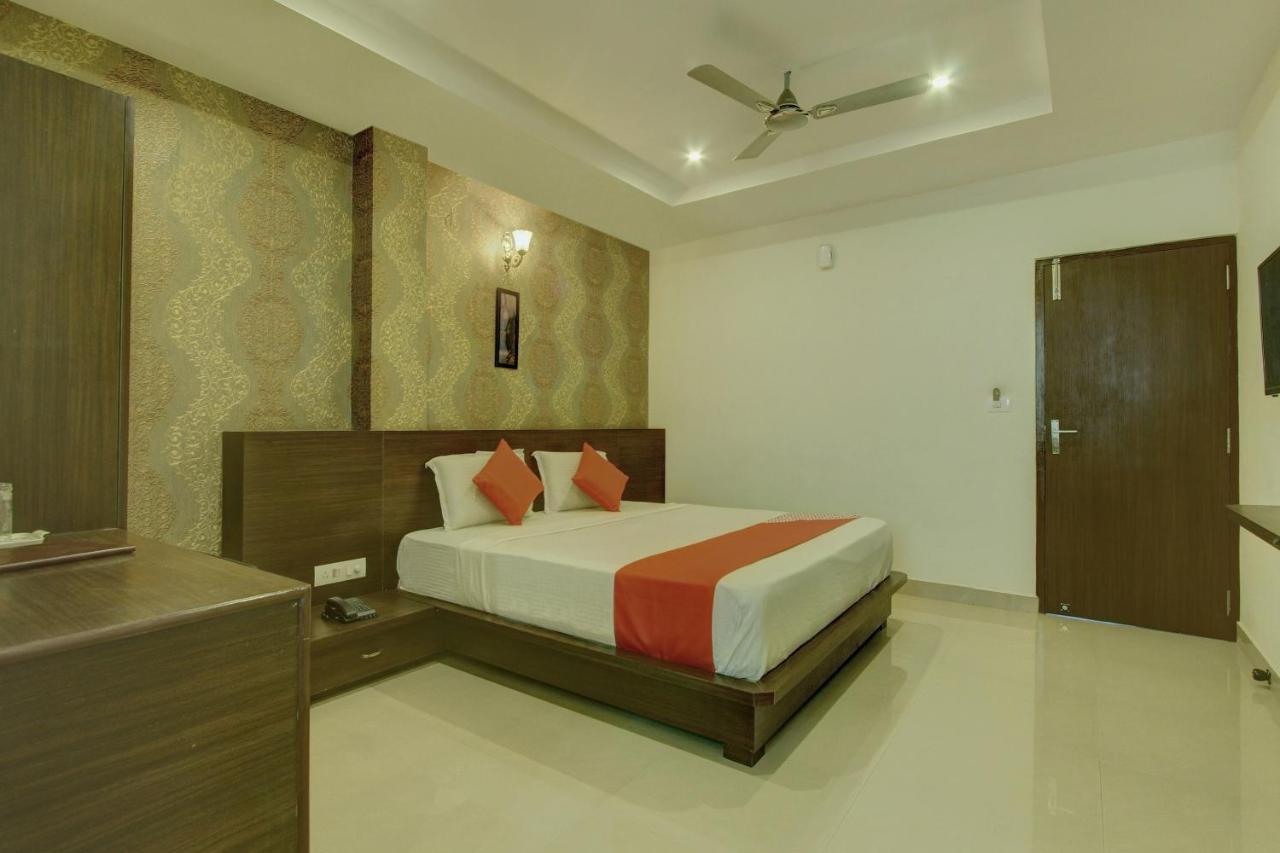 Capital O Hotel Samanvi International Belur  Luaran gambar