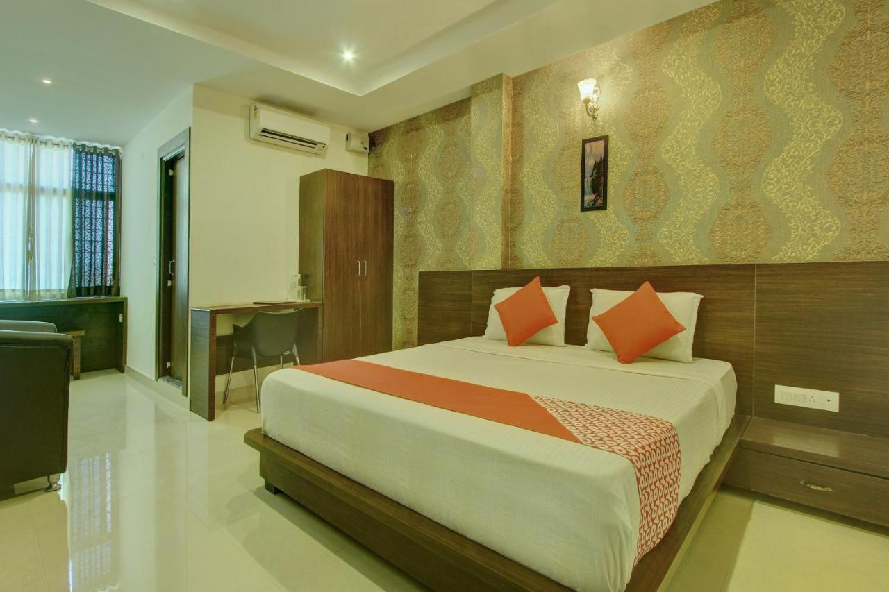 Capital O Hotel Samanvi International Belur  Luaran gambar