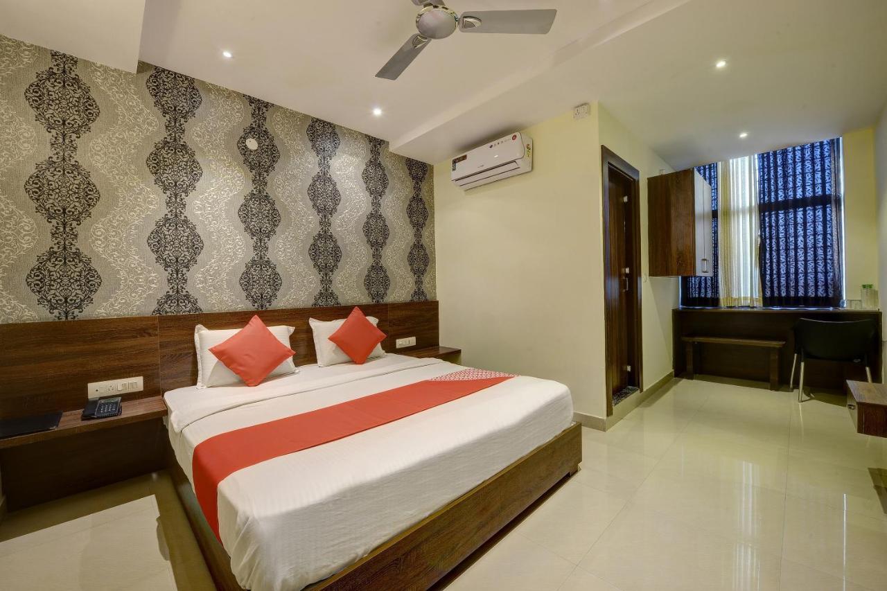 Capital O Hotel Samanvi International Belur  Luaran gambar