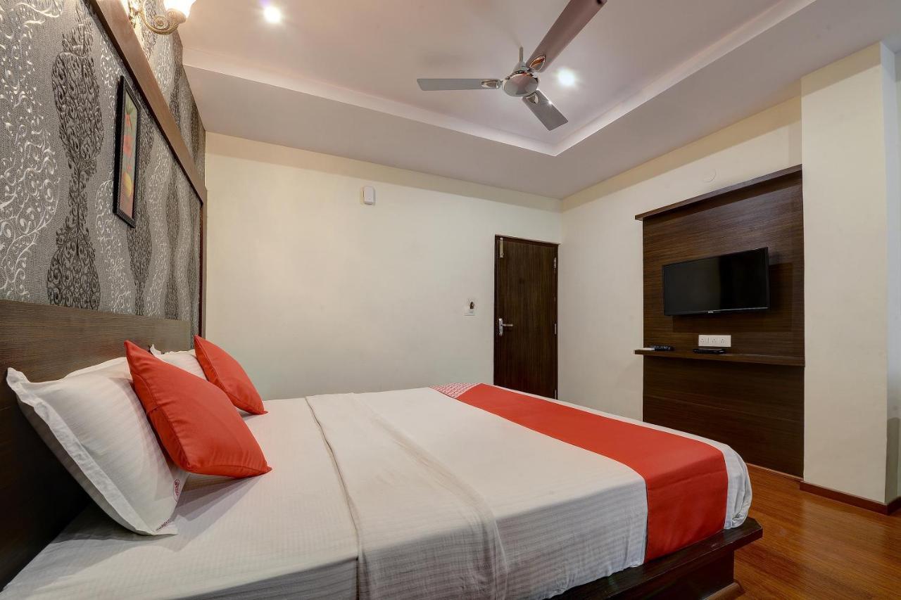 Capital O Hotel Samanvi International Belur  Luaran gambar