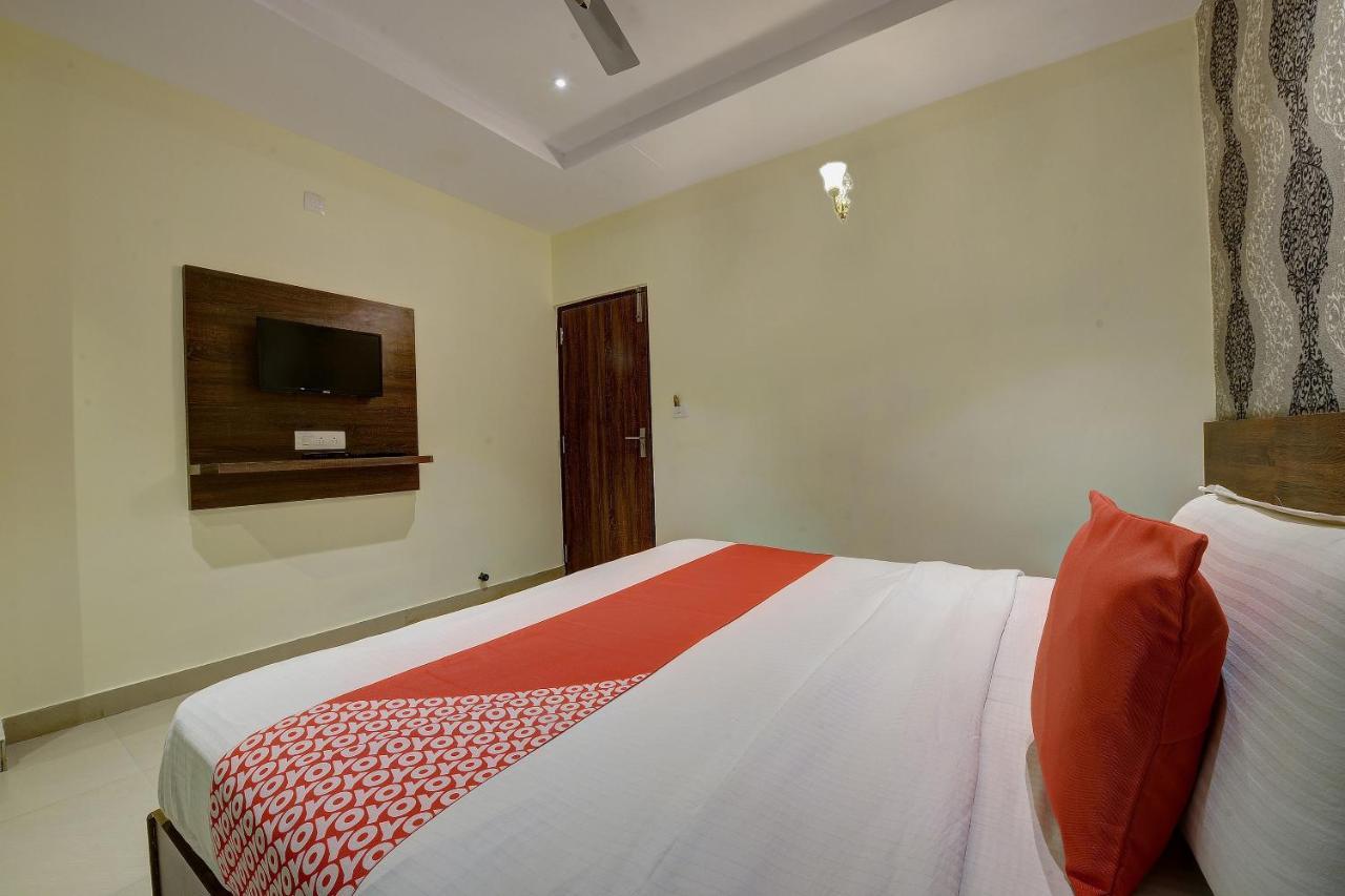 Capital O Hotel Samanvi International Belur  Luaran gambar