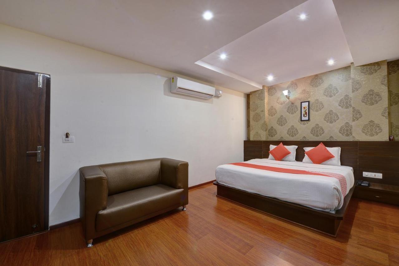 Capital O Hotel Samanvi International Belur  Luaran gambar